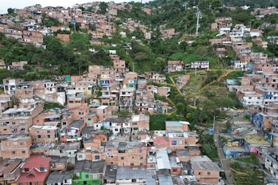 Optimización global con garantías mediante salto de cuenca proximal