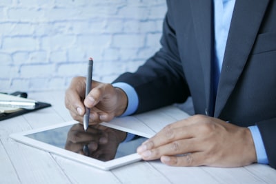 ¿Automatización de firma de documentos de RRHH para predecir tendencias empresariales?