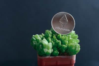 Optimización de la recuperación de malla humana mediante fusión de tokens y capas con decodificación de difusión