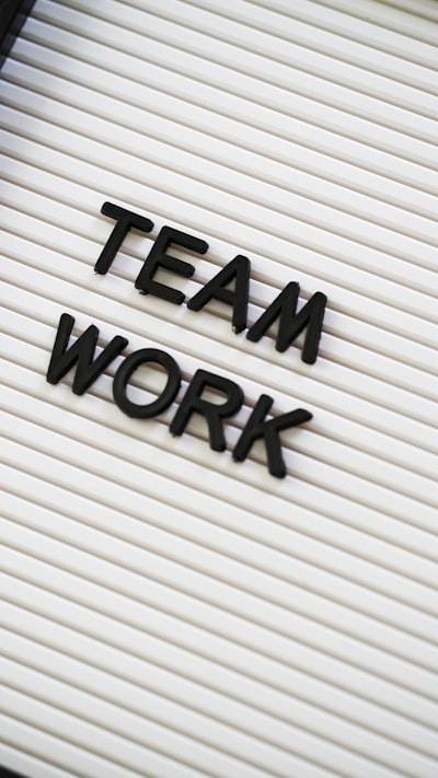 ¿Cómo el trabajo en equipo moderno está afectando la salud de las personas?