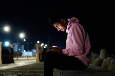 Character.AI restringirá chats para menores de 18 años