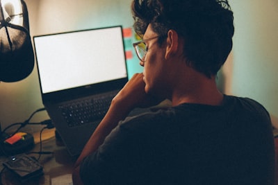 Errores comunes al implementar un asistente virtual para miembros y eventos