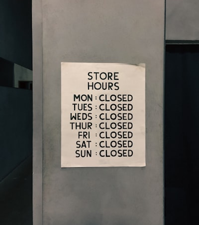¿Cómo se utilizan los datos en el sistema de gestión de una tienda de flores?