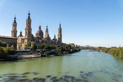 Socio Comercial Oficial en Zaragoza con Amplia Experiencia