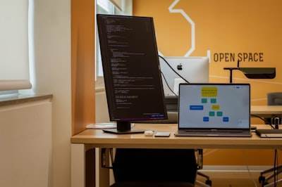 Comparación en bienes raíces: software personalizado vs. software listo para usar