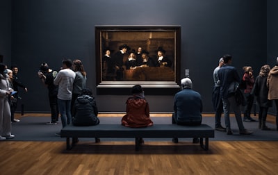 Análisis de adaptadores LoRA para descripción de arte multilingüe