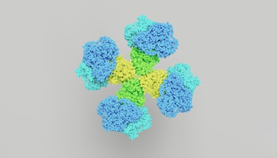 Yeti: Tokenizador compacto de proteínas para reconstrucción y generación multimodal