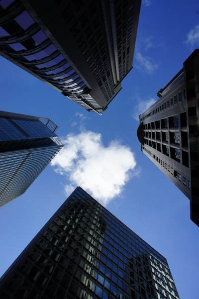 El papel de las empresas tecnológicas en la dominación de la IA y la nube en América para 2025