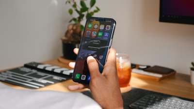 ¿Empleado de IA a tiempo completo con dispositivos móviles compatibles?