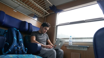 Monitor portátil para trabajar en tren por menos de 150$