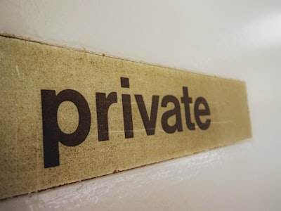 Privacidad en riesgo: ¿Qué memoriza la IA?
=========================

Este artículo se centra en el peligro que supone la privacidad para los usuarios de Camia y cómo la inteligencia artificial (IA) p