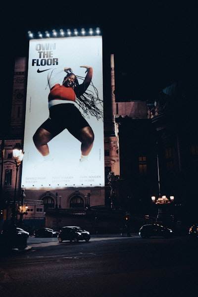 Adobe lanza Firefly Foundry: Inteligencia artificial generativa para marcas
