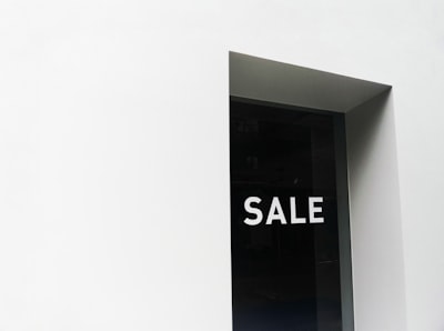¿Cómo reduce el desarrollo de paneles de inteligencia de ventas los costos operativos?