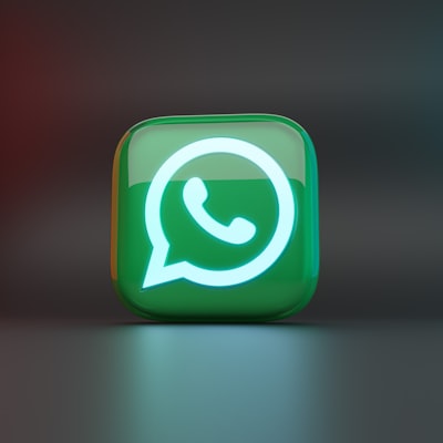 ¿Frecuencia de actualización de la integración de WhatsApp con IA para servicio al cliente por motivos de seguridad?