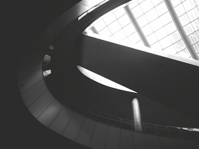 Automatización de propuestas conectadas a bases de datos y APIs.