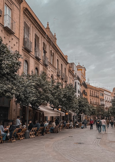 Contrata trabajadores digitales de IA en Sevilla