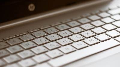 HP recorta empleos por inteligencia artificial y ahorra mil millones de dólares