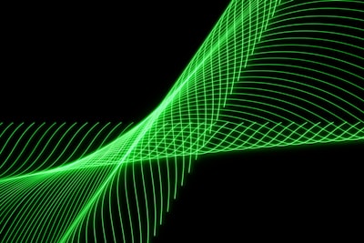Física informada en aprendizaje automático para predicción de potencia de embarcaciones