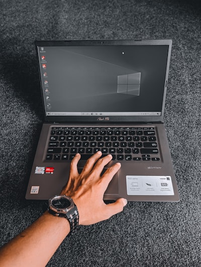 Un monitor táctil de Asus que busca su problema