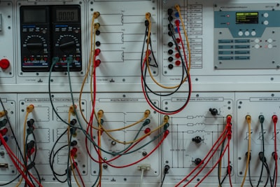 Control de admisión en sistemas de colas cuasi-reversibles