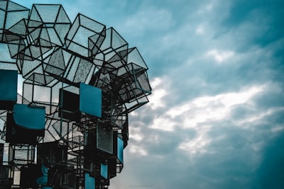 Evaluación de la Capacidad de Arquitectura en la Nube de Grandes Modelos de Lenguaje