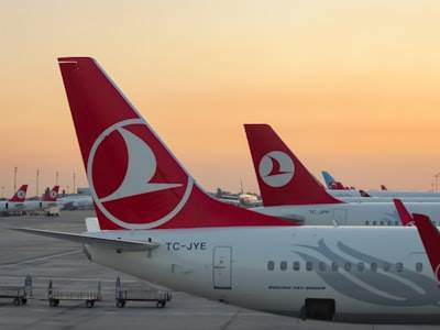 ¿Ofrece Turkish Airlines descuentos para personas mayores?