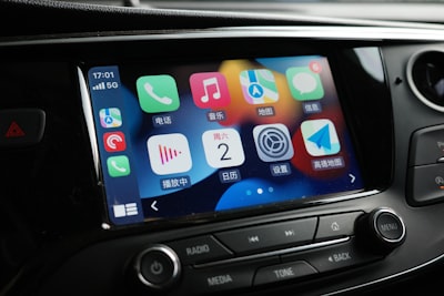 8 funciones de voz importantes en Apple CarPlay