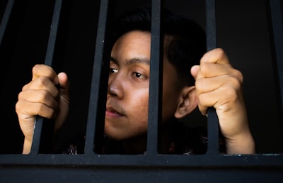 Hijo de contratista del gobierno detenido por supuesto robo de $46 millones en criptomonedas