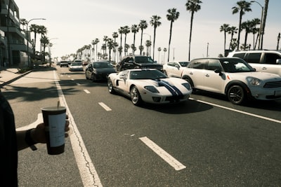 Estos 5 autos de lujo consumen más gasolina que un Ford Maverick