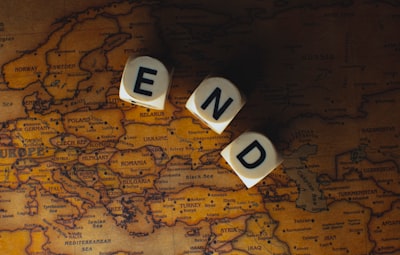 Agentes terminales aprenden modelos del mundo gratis con ECHO