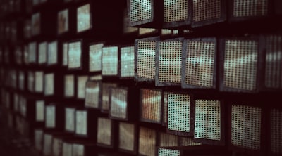 Demostraciones en video anotadas para agentes computacionales