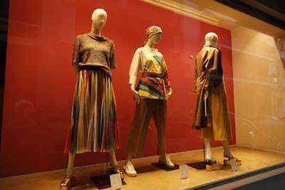 Comparación: Desarrollo de software a medida vs Soluciones tradicionales en la moda