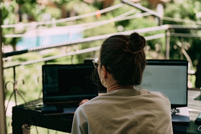 ¿Cómo mejorar la sostenibilidad del trabajo remoto con informes empresariales?