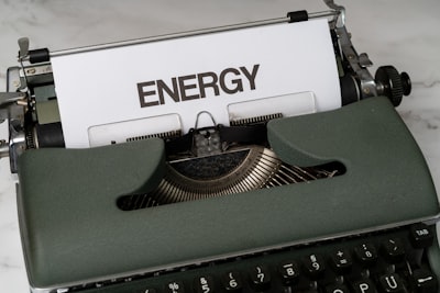 Gestión de presupuesto de picos con conciencia energética
