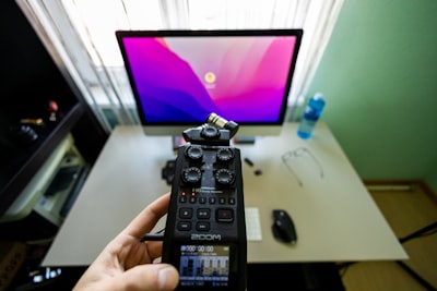 ¿Es posible crear videos instructivos de IA con trabajo remoto o híbrido?