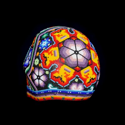 Cómo los modelos matemáticos convierten formaciones de fútbol en algoritmos inteligentes en Node.js