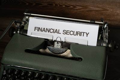 Protección contra fraudes financieros para adultos mayores