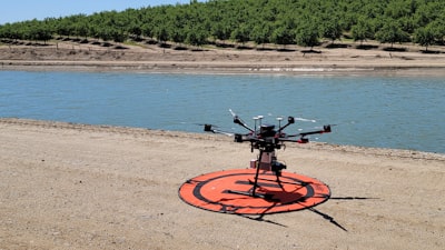 El dron de repostaje autónomo realiza su primer vuelo desde portaaviones