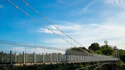Construcción de barandilla base para sistemas generales de agencia