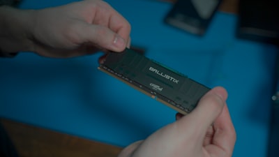La RAM escasa impulsa los precios de los SSD