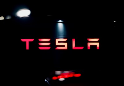 Elon Musk abandona la energía solar en la Tierra