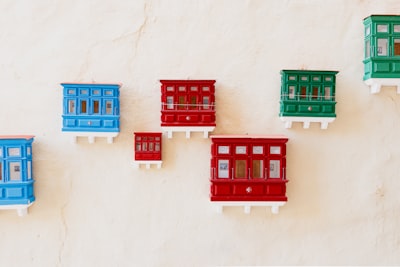 Exploración de la ubicación de transformadores en codificadores automáticos variacionales