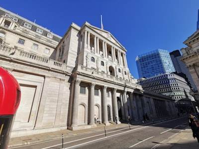 El Banco de Inglaterra advierte sobre posible burbuja de inteligencia artificial