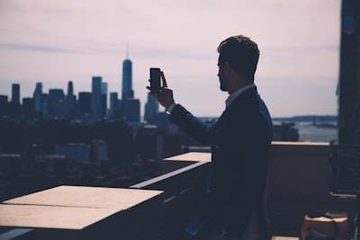 10 Ejemplos de Empresas Exitosas con Telefonía Automatizada e IA