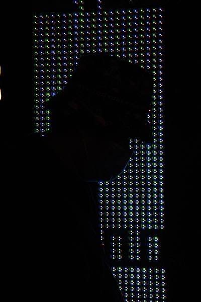 Reducir la Deriva de Identidad del Avatar mediante la Alineación Conductual Multi-modal