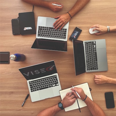 Ventajas de contratar desarrolladores offshore para startups