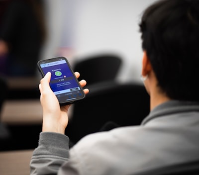Optimiza la experiencia estudiantil con notificaciones inteligentes