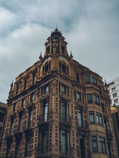Top 100 empresas para actuación de voz de IA en Gijón