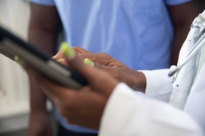 ¿Cómo escalar la transformación digital de clínicas privadas sin aumentar costos?