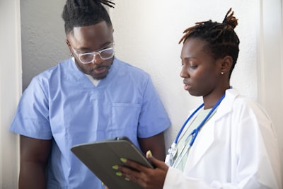 IA en el cuidado de la salud: Mejorando resultados y experiencia del paciente.